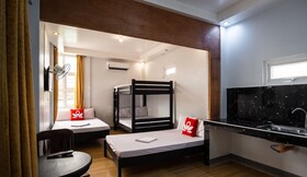 Ninas Transient House by ZEN Rooms