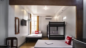 Ninas Transient House by ZEN Rooms