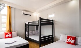 Ninas Transient House by ZEN Rooms