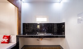 Ninas Transient House by ZEN Rooms