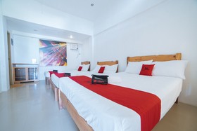 RedDoorz @ Sabang Beach Baler