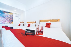 RedDoorz @ Sabang Beach Baler