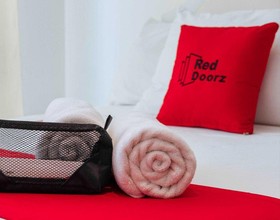 RedDoorz @ Sabang Beach Baler