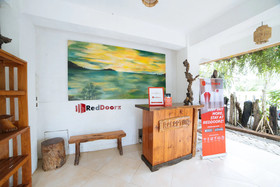 RedDoorz @ Sabang Beach Baler