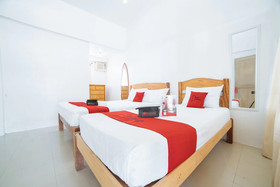 RedDoorz @ Sabang Beach Baler