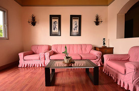 Den Den Guesthouse