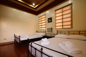 Den Den Guesthouse