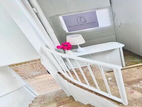 Blanche Hotel by OYO