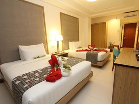 Crown Regency Courtyard Resort