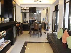One Crescent Place