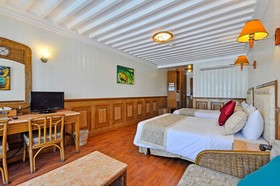 Red Coconut Beach Hotel