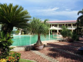 Dottie's Place Hotel & Restaurant