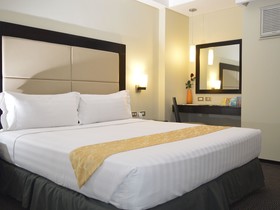 Mallberry Suites Business Hotel