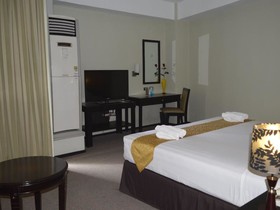 Mallberry Suites Business Hotel