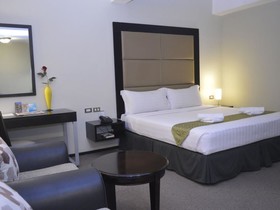 Mallberry Suites Business Hotel