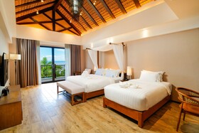 H Resorts - The Coral Cliff
