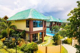 H Resorts - The Coral Cliff