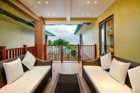 H Resorts - The Coral Cliff