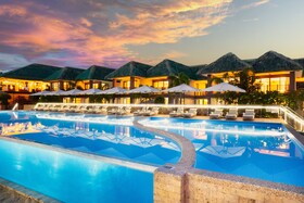 H Resorts - The Coral Cliff