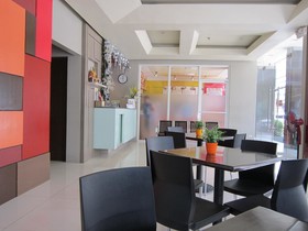 Adelfa Hotel