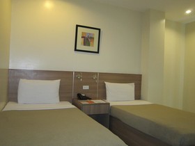 Adelfa Hotel