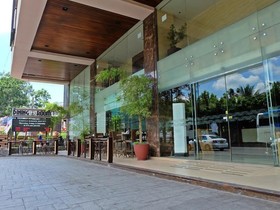 Castle Peak Hotel