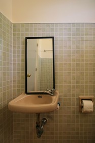 J5 Guest House & Restobar by OYO Rooms