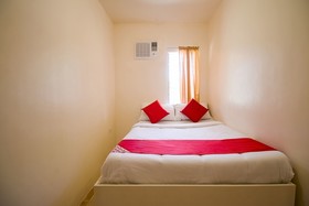 J5 Guest House & Restobar by OYO Rooms