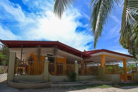 J5 Guest House & Restobar by OYO Rooms