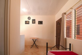 J5 Guest House & Restobar by OYO Rooms