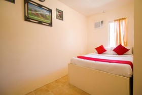 J5 Guest House & Restobar by OYO Rooms