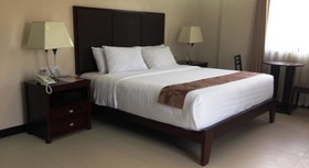 Main Hotel & Suites