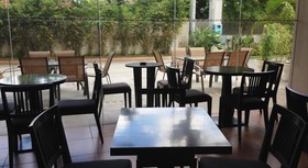 Main Hotel & Suites