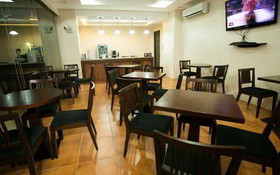 Main Hotel & Suites