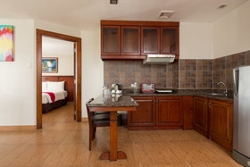 MJ Hotel & Suites