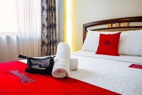 RedDoorz Plus Near Mango Avenue Cebu
