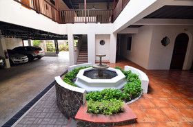 OYO 443 Maria Cristina Arcade Suites