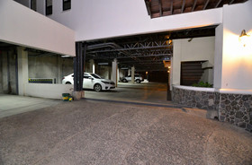 OYO 443 Maria Cristina Arcade Suites