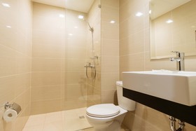 RedDoorz Premium @ Venice Luxury BGC 1