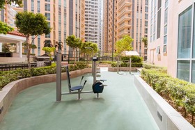 RedDoorz Premium @ Venice Luxury BGC 1