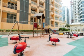 RedDoorz Premium @ Venice Luxury BGC 1