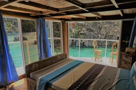 Paolyn Floating House Restaurant