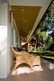 Mikes Dauin Beach Resort