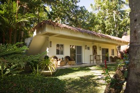 Mikes Dauin Beach Resort