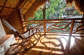 Mikes Dauin Beach Resort