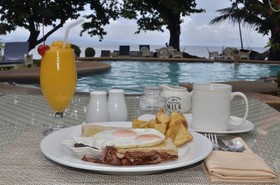 Mikes Dauin Beach Resort