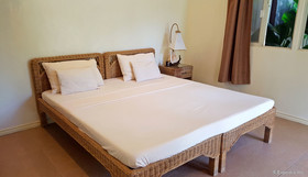 Mikes Dauin Beach Resort