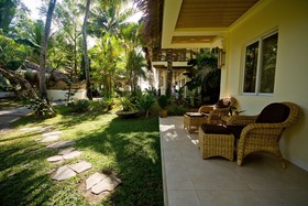 Mikes Dauin Beach Resort
