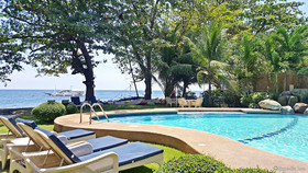 Mikes Dauin Beach Resort