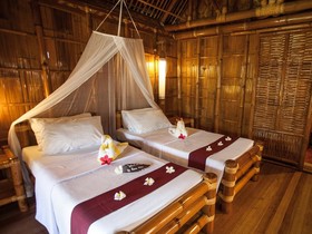 Pura Vida Beach & Dive Resort
